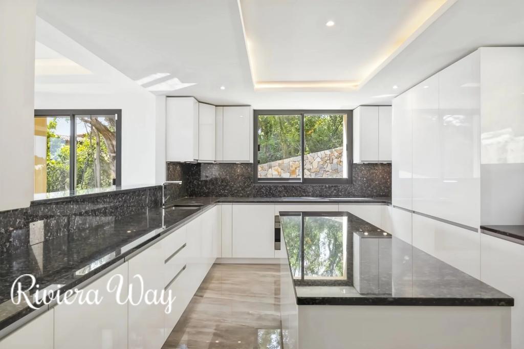 8 room villa in Mougins, photo #4, listing #101622948