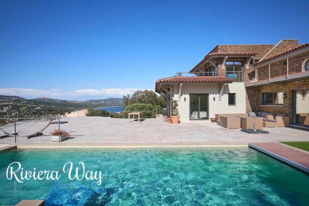6 room villa in Cavalaire-sur-Mer, photo #1, listing #94651158