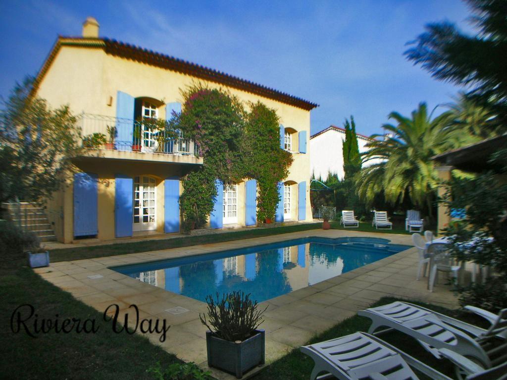 Villa in Saint-Tropez, 300 m², photo #1, listing #38522190