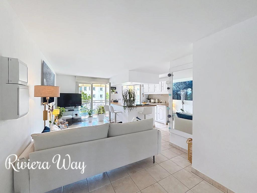 3 room apartment in Antibes, photo #2, listing #102997944