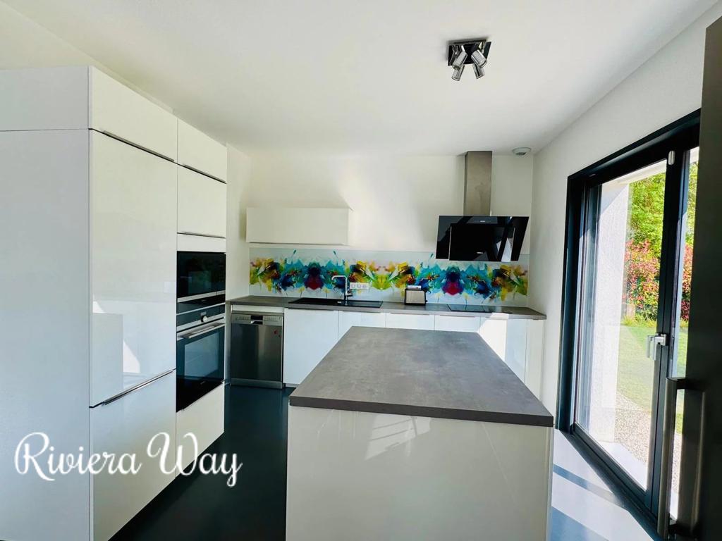 5 room villa in Saint-Paul-de-Vence, photo #4, listing #103133940