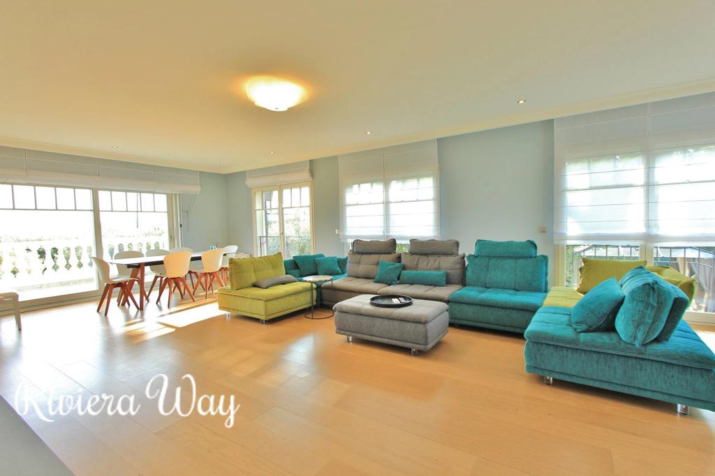 7 room villa in Cap d'Antibes, photo #2, listing #84635880