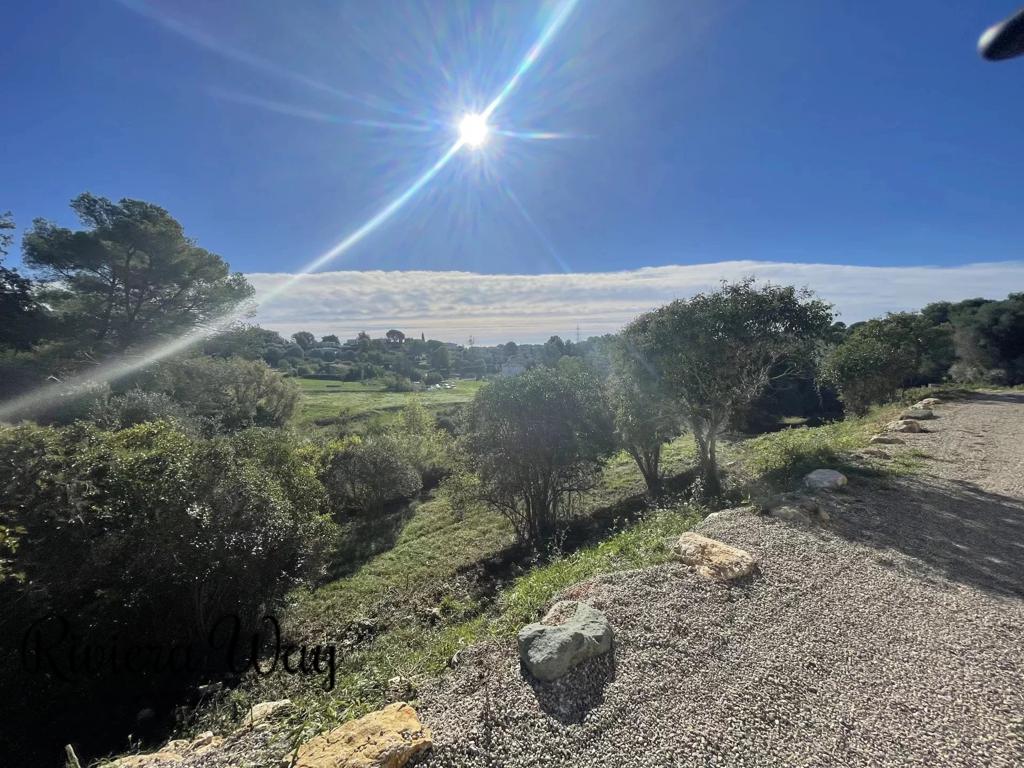 Development land in Mougins, photo #3, listing #99644160