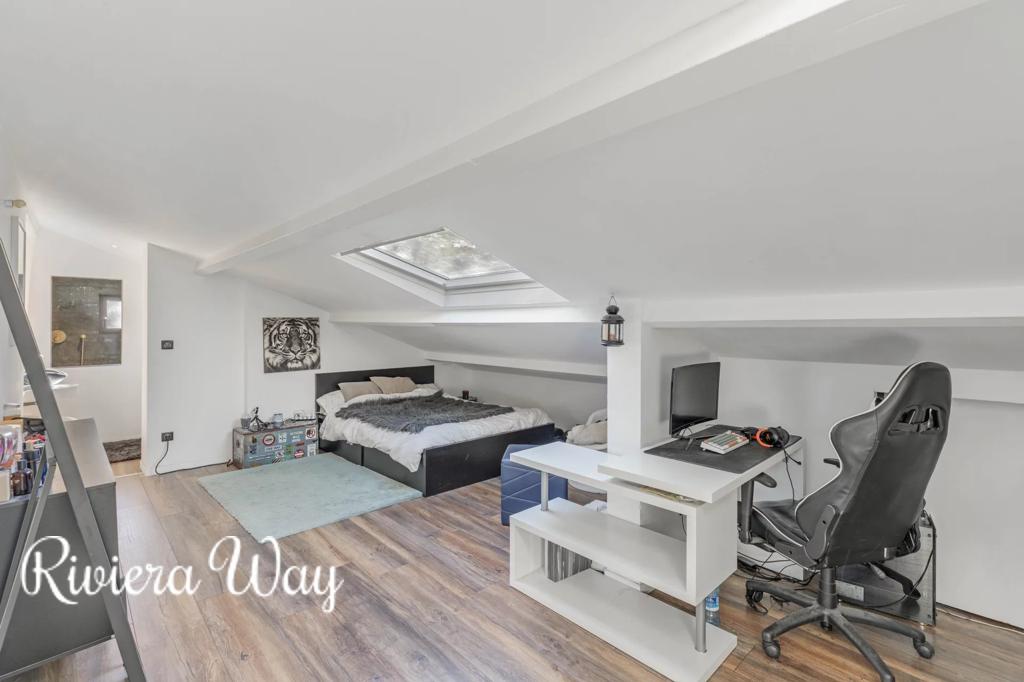 8 room villa in Toulon, photo #9, listing #105270354
