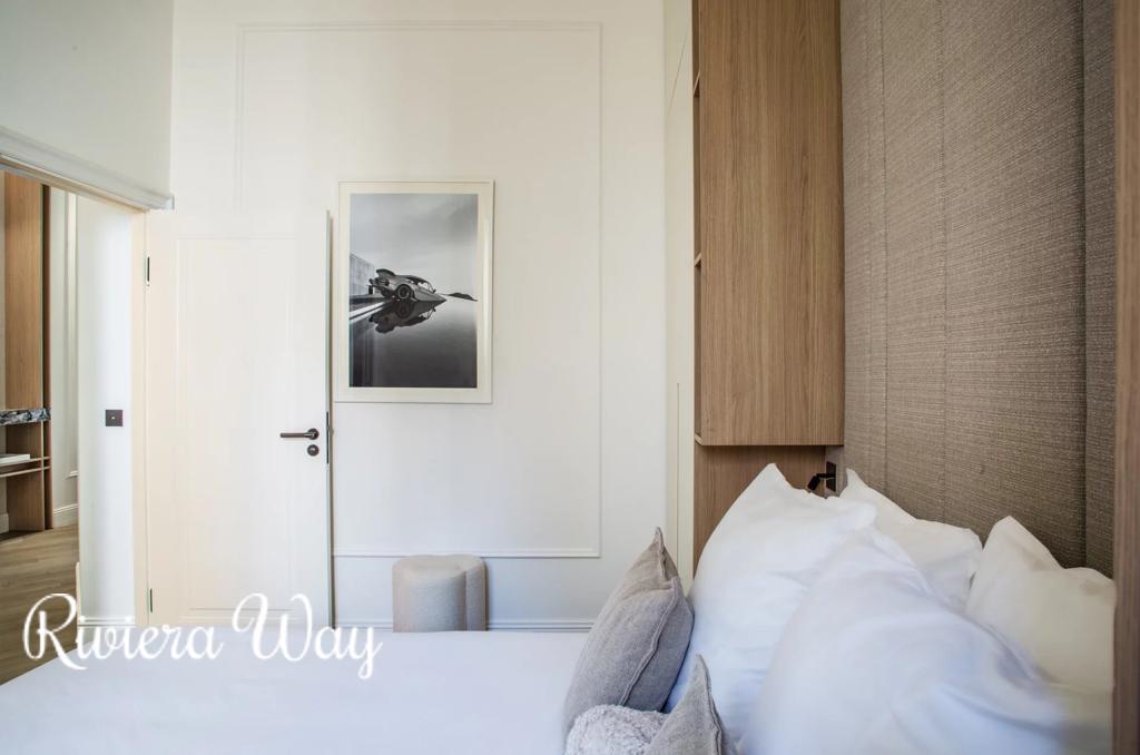 5 room apartment in Cannes, photo #1, listing #103975452