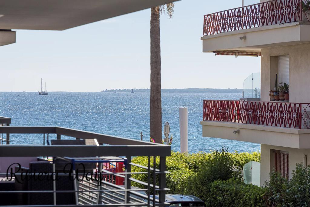 4 room apartment in Juan-les-Pins, photo #2, listing #104120772
