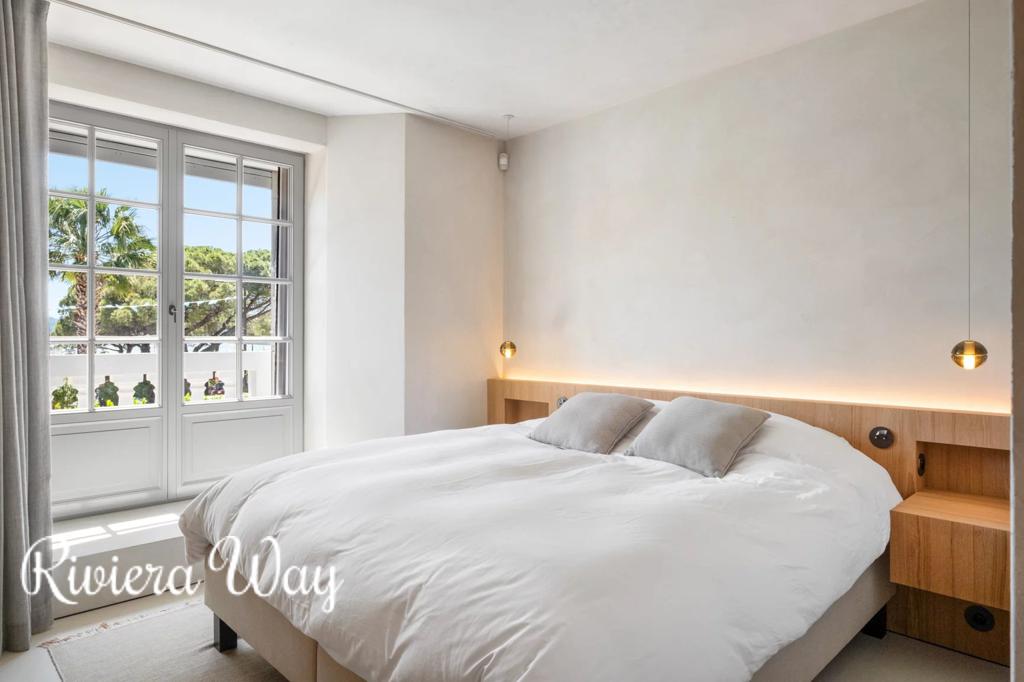 10 room villa in Sainte-Maxime, photo #2, listing #103832148