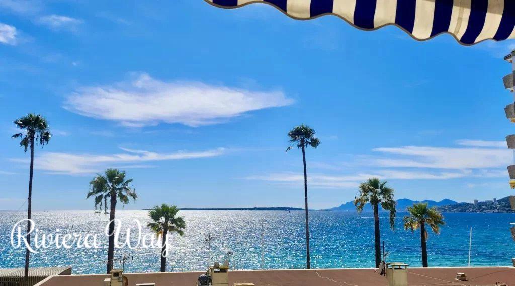 5 room apartment in Juan-les-Pins, photo #2, listing #104029716