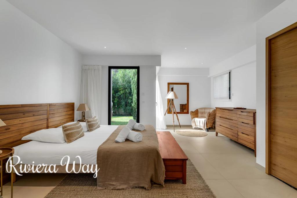 7 room villa in La Croix-Valmer, photo #9, listing #103324410