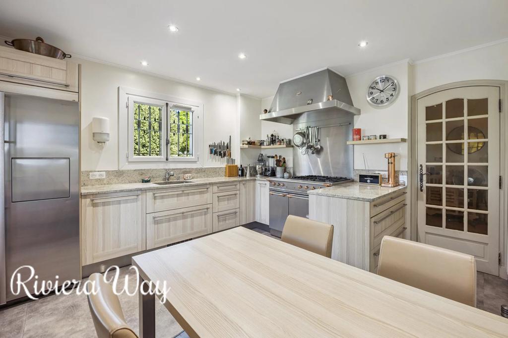 10 room villa in Antibes, photo #1, listing #103907496