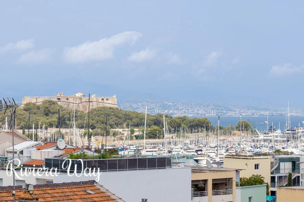 5 room apartment in Antibes, photo #3, listing #106990506