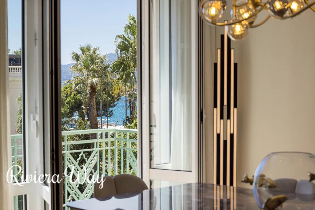 5 room apartment in Cannes, photo #1, listing #104256516