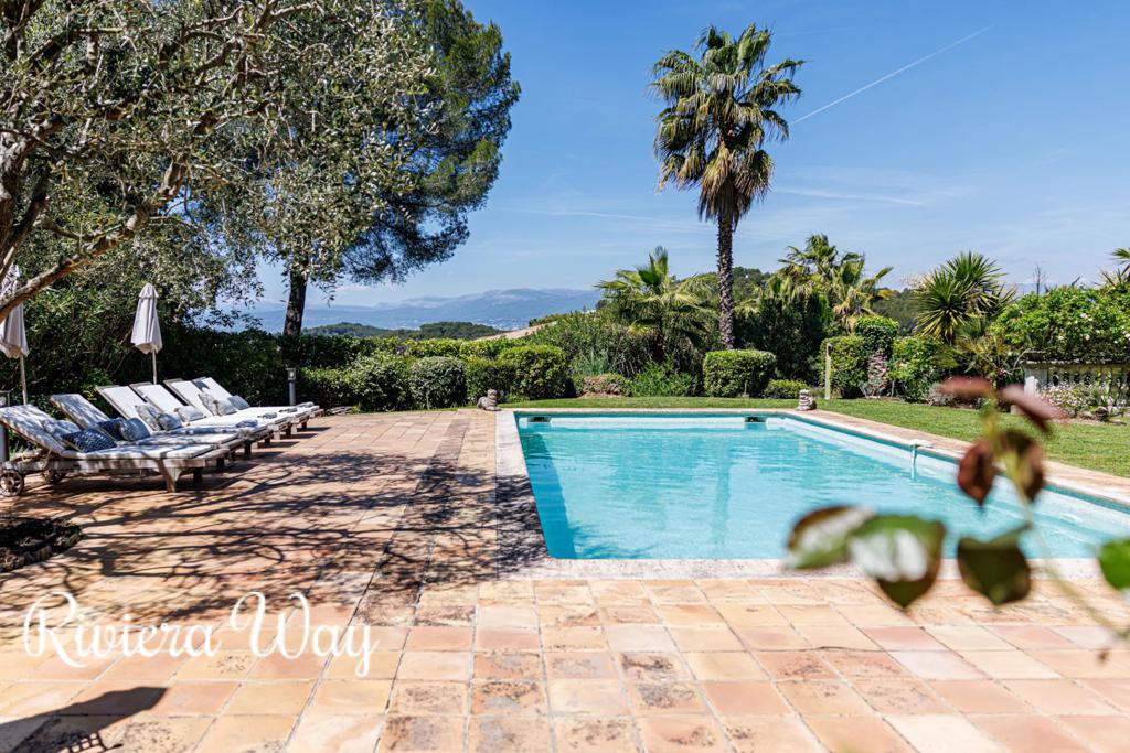 6 room villa in Cannes, photo #1, listing #106231860