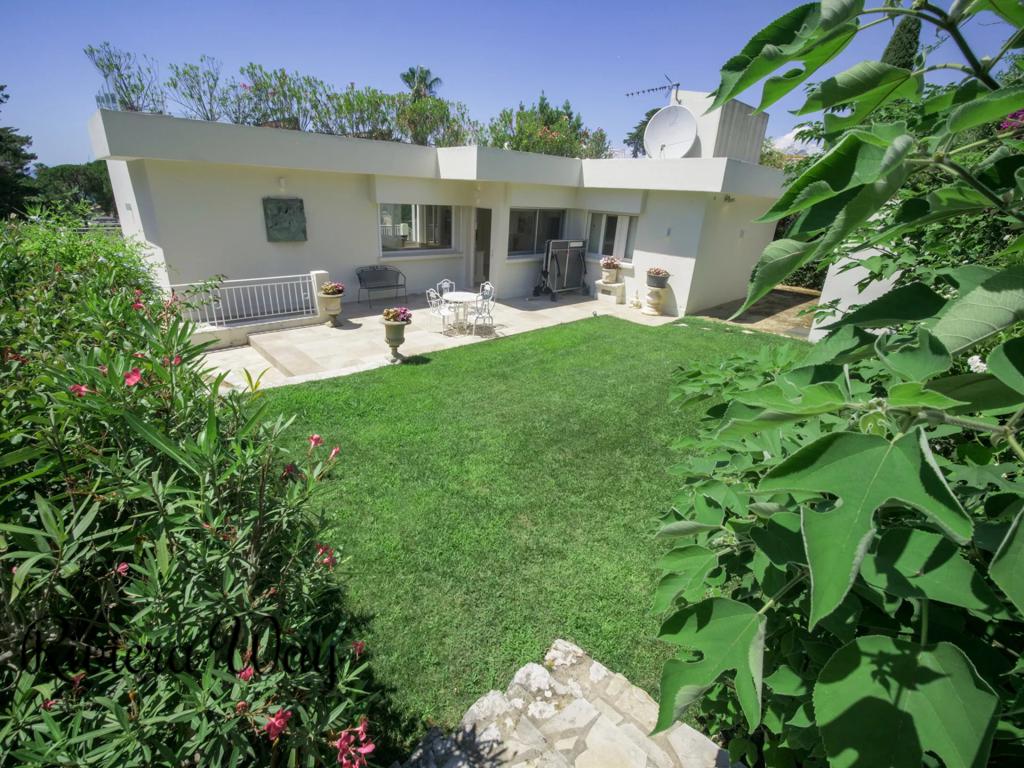 8 room villa in Cap d'Antibes, photo #8, listing #89484864