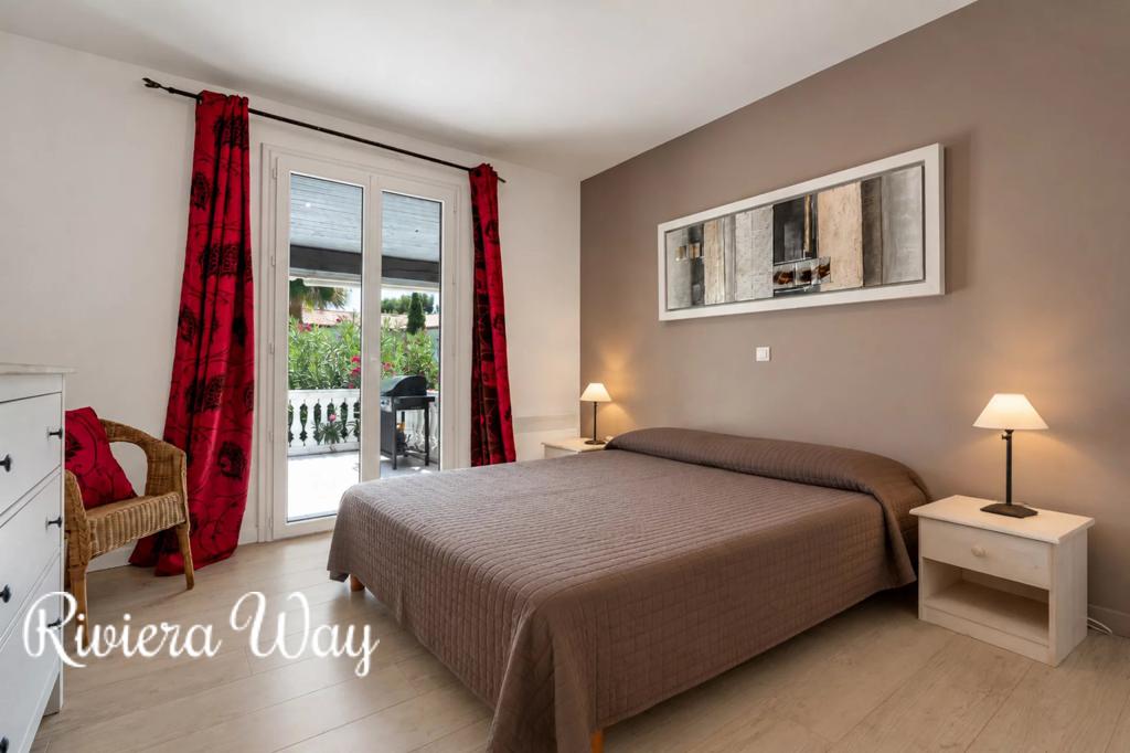 7 room villa in La Croix-Valmer, photo #8, listing #106371258
