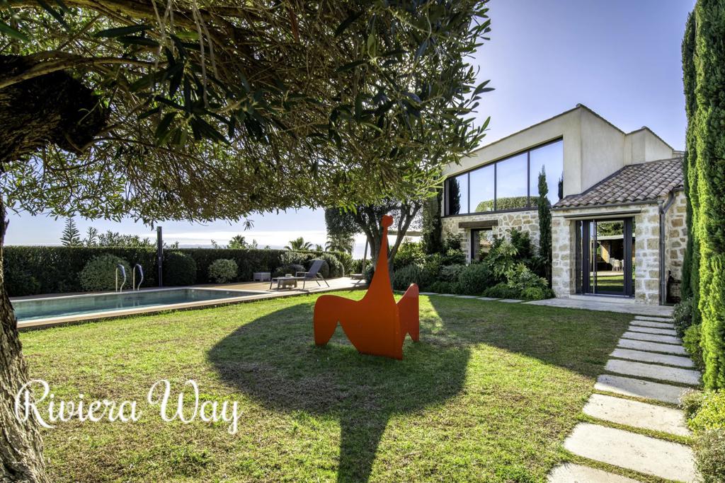 8 room villa in Cannes, photo #1, listing #105139734