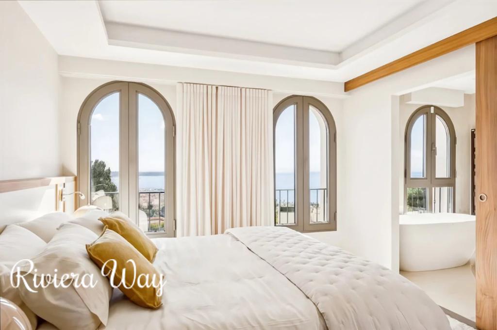 10 room villa in Cannes, photo #7, listing #107137338