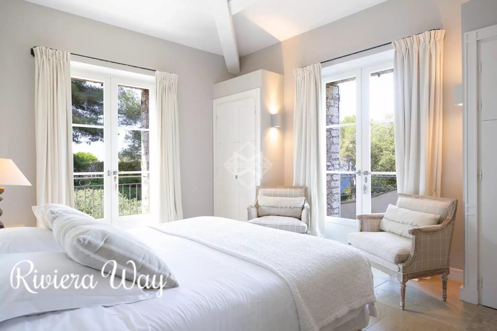 7 room villa in La Croix-Valmer, photo #9, listing #105676200
