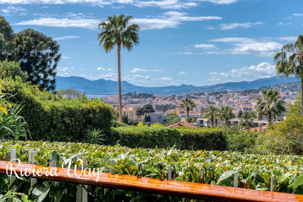 3 room apartment in Cannes, photo #1, listing #106111824