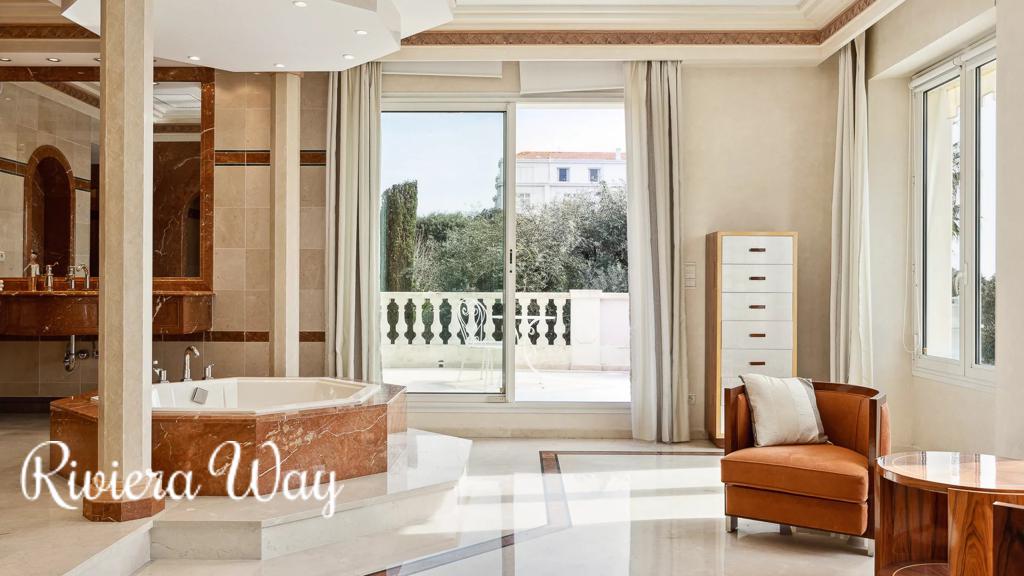 6 room villa in Cap d'Antibes, photo #3, listing #99396444