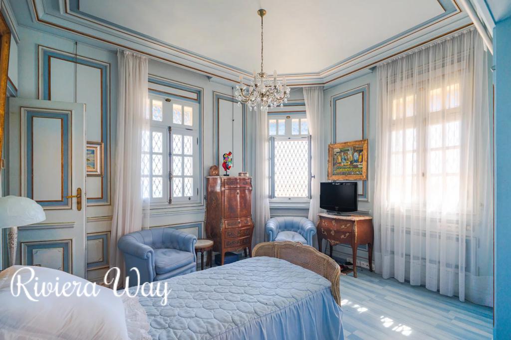 9 room villa in Saint-Raphaël, photo #8, listing #104501460