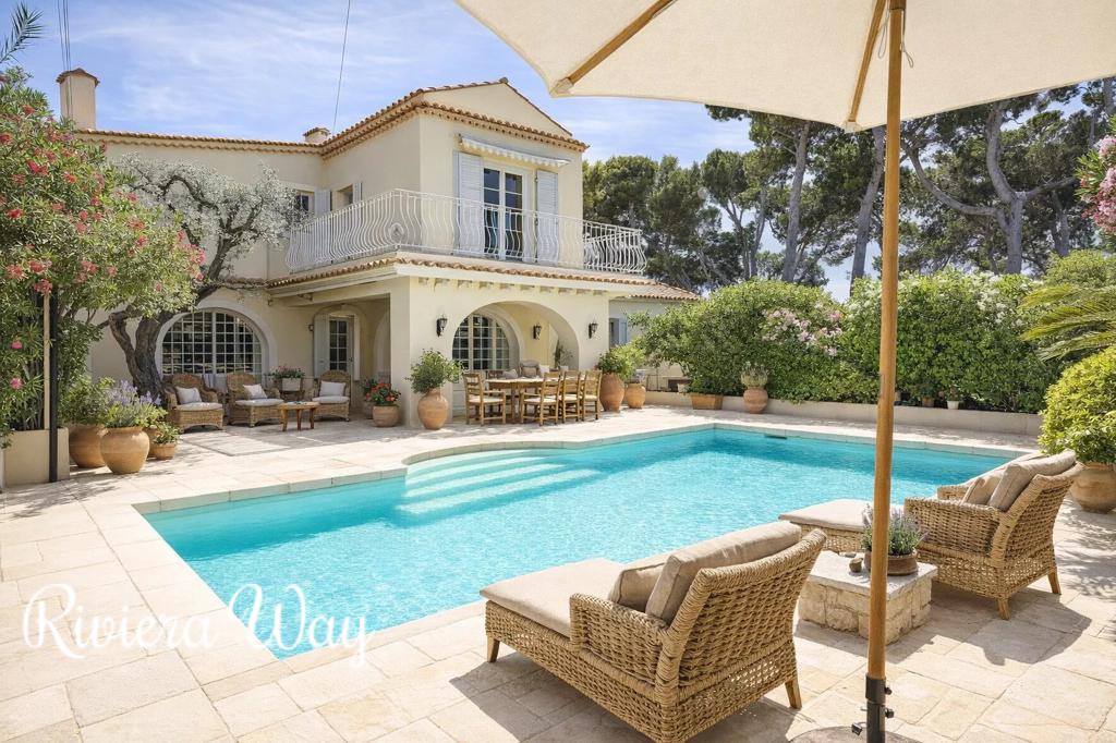 5 room villa in Antibes, photo #1, listing #106488732