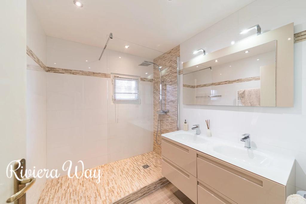 7 room apartment in Cannes, photo #7, listing #105915726