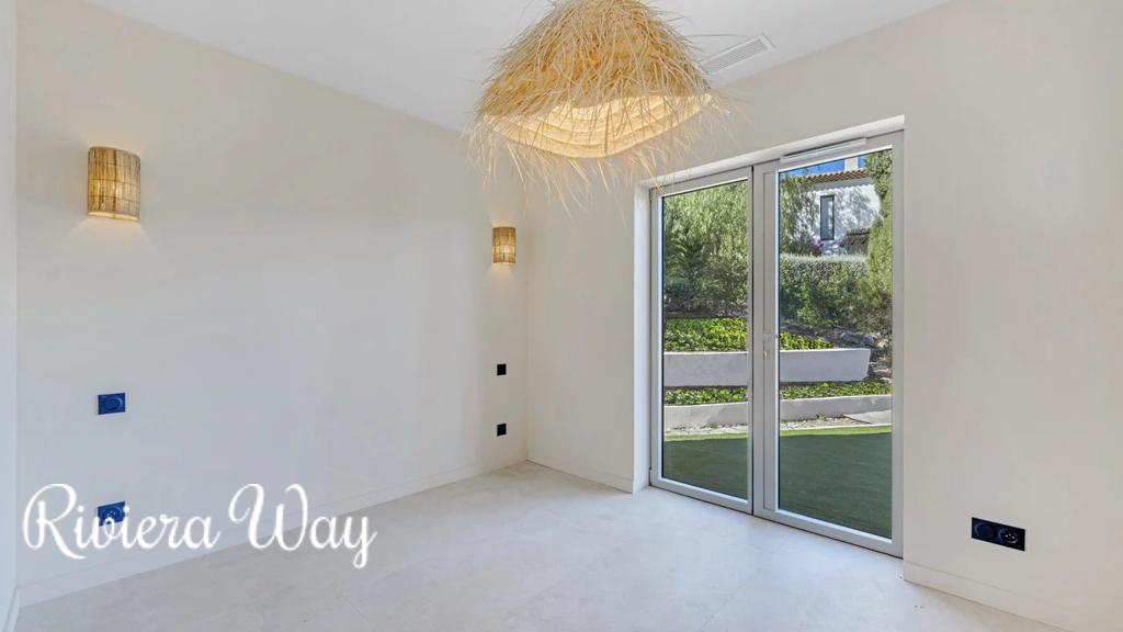 9 room villa in Cavalaire-sur-Mer, photo #10, listing #104652450