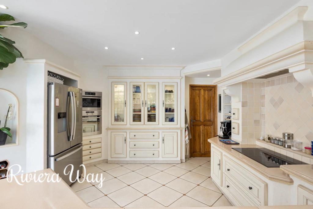 8 room villa in Le Rouret, photo #7, listing #105916902