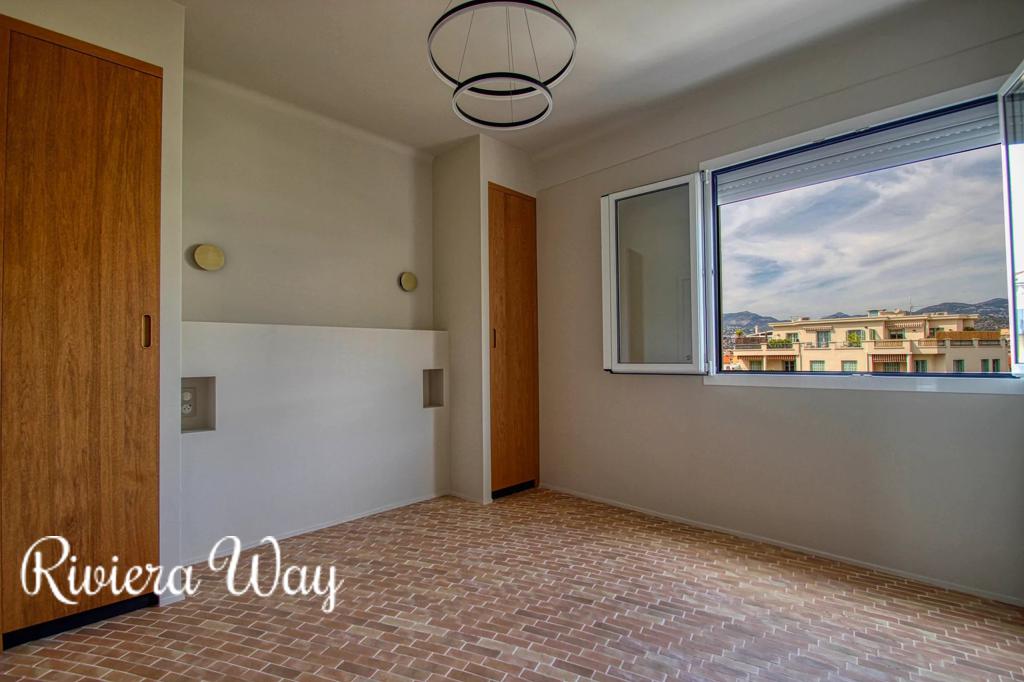 3 room apartment in Le Port, photo #1, listing #103891662