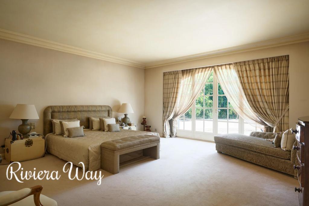 10 room villa in Antibes, photo #8, listing #107026122