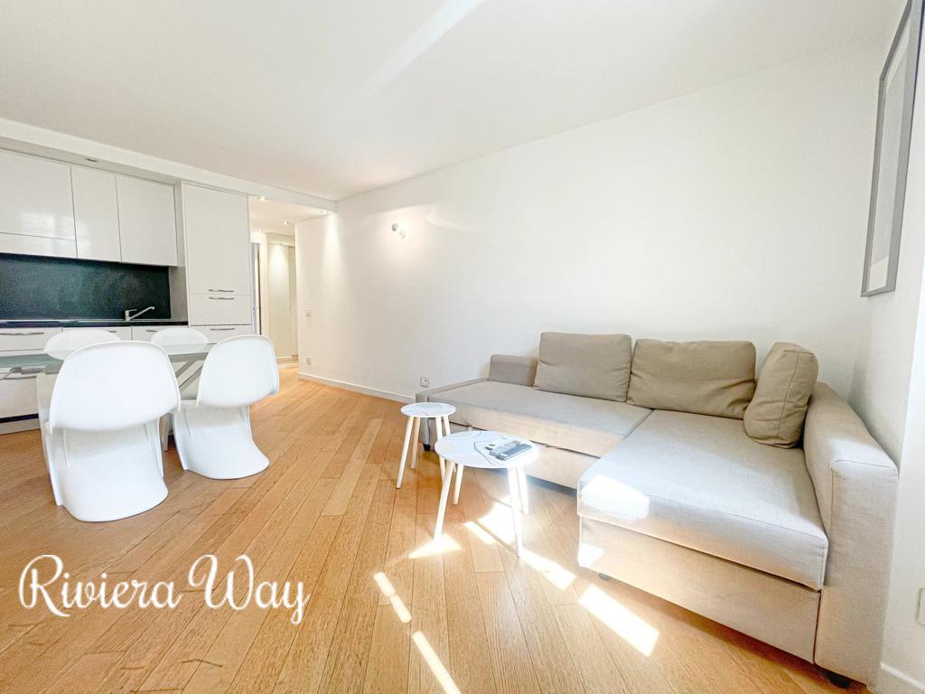 2 room apartment in Cannes, photo #2, listing #106248114