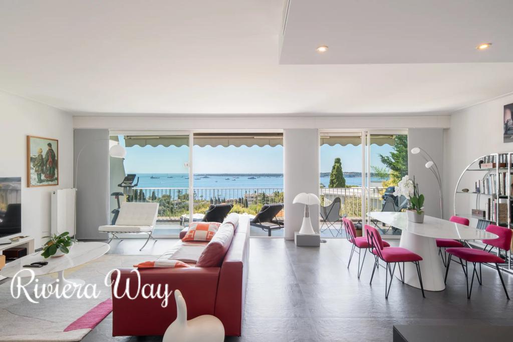 4 room apartment in Cannes, photo #3, listing #106621326