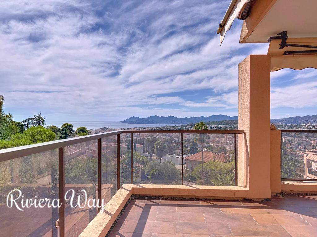 4 room apartment in Le Cannet, photo #2, listing #104106786