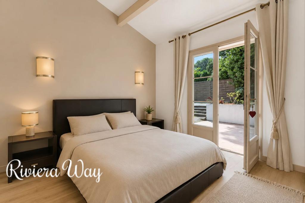 6 room villa in Sainte-Maxime, photo #8, listing #106361178