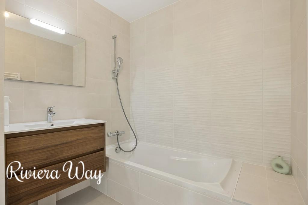 4 room apartment in Antibes, photo #9, listing #106015854