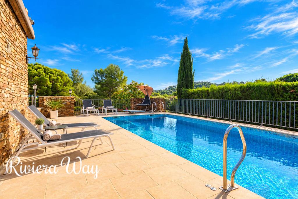 6 room villa in Bormes-les-Mimosas, photo #10, listing #107234820