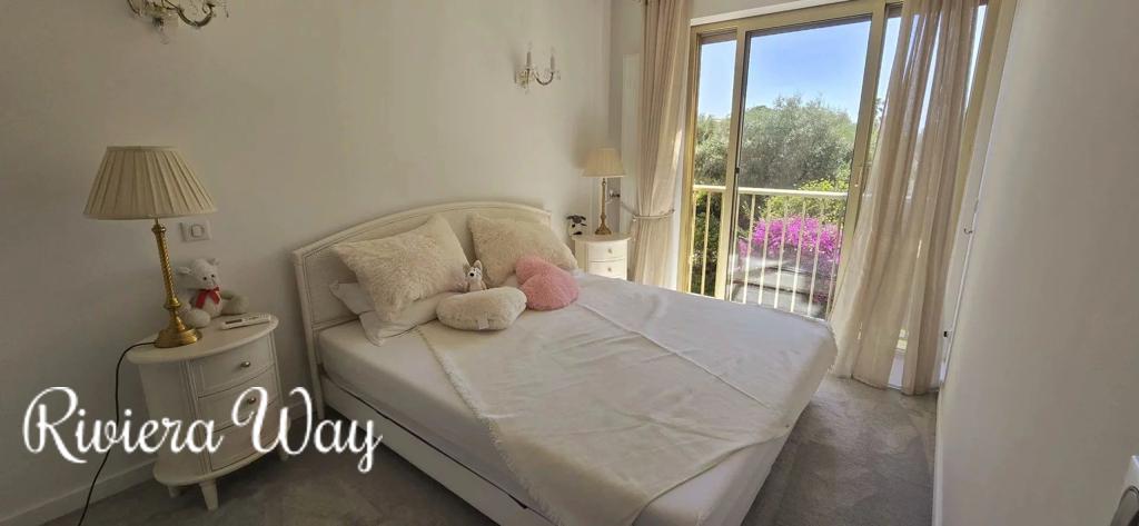 2 room apartment in Antibes, photo #8, listing #106563240