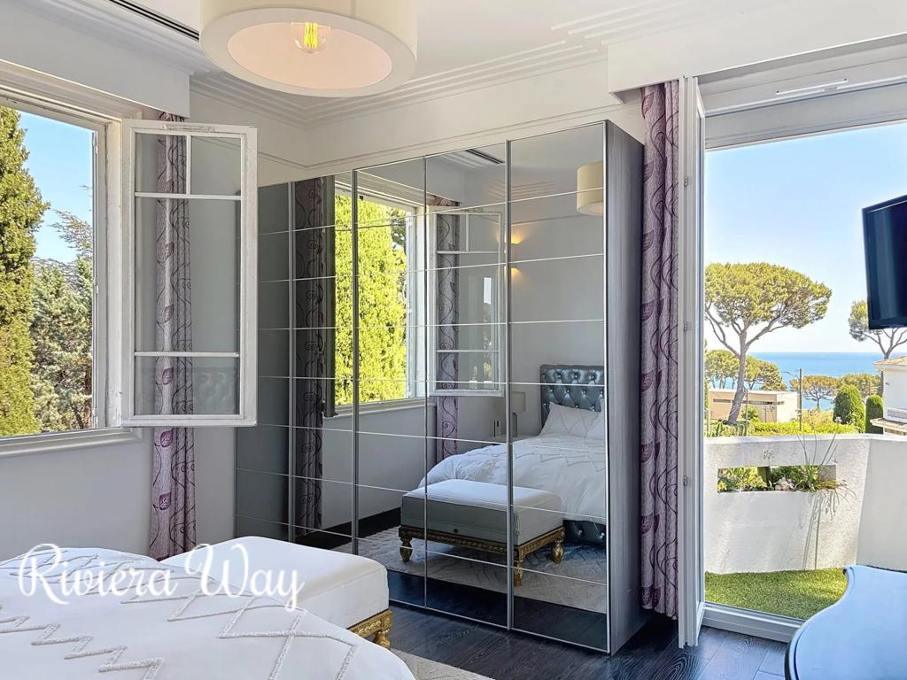 6 room villa in Cap d'Antibes, photo #7, listing #103082574