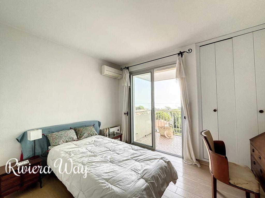 4 room apartment in Antibes, photo #7, listing #101638320