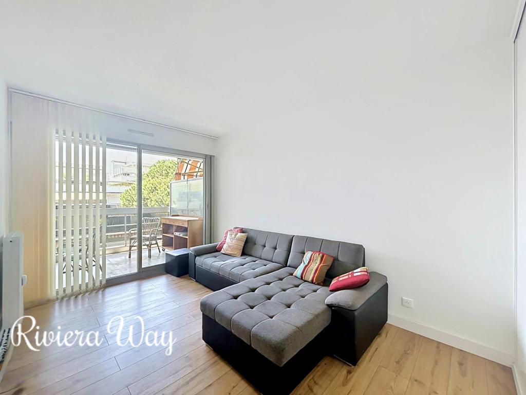 3 room apartment in Antibes, photo #8, listing #106185366
