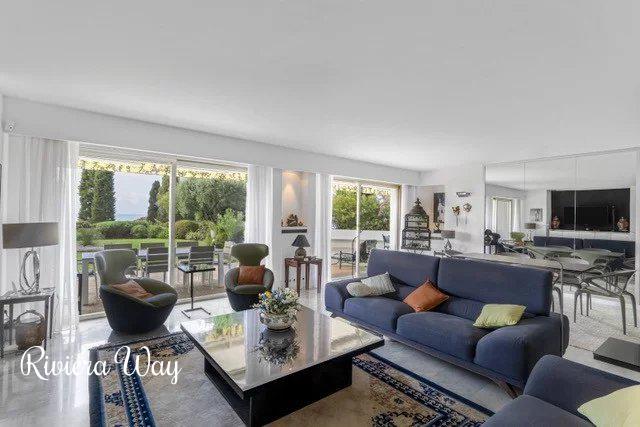 5 room apartment in Cannes, photo #3, listing #104334468
