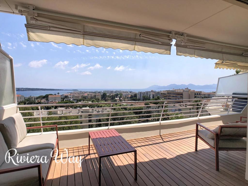 4 room apartment in Cannes, photo #1, listing #106122366