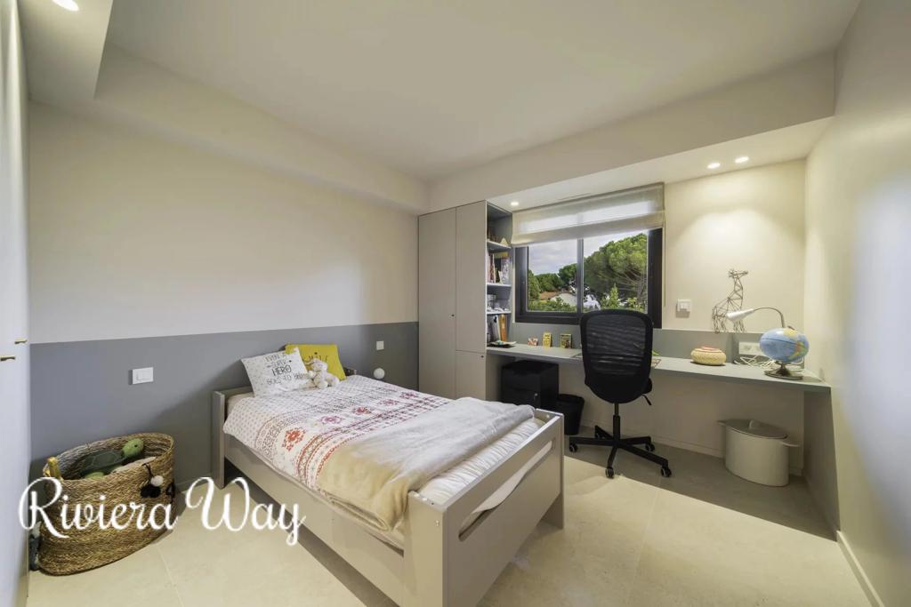 3 room apartment in Antibes, photo #8, listing #104645016