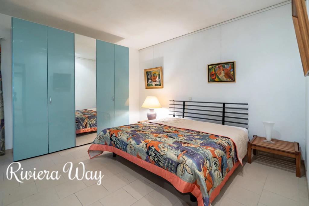 7 room villa in Fréjus, photo #8, listing #104418930