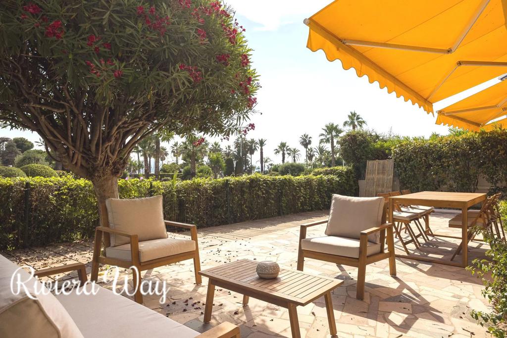 4 room apartment in Cannes, photo #1, listing #103211724