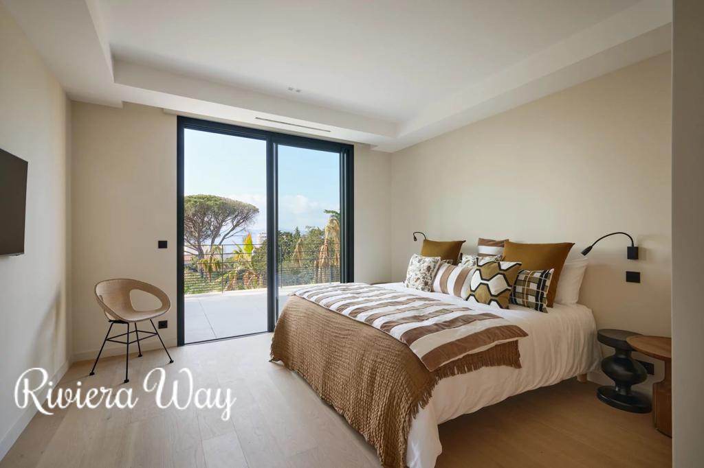6 room villa in Sainte-Maxime, photo #2, listing #96940326