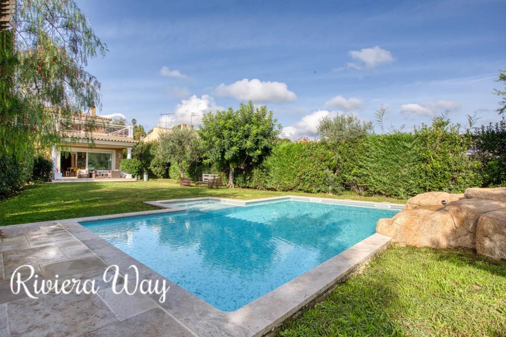 5 room villa in Antibes, photo #2, listing #104071674