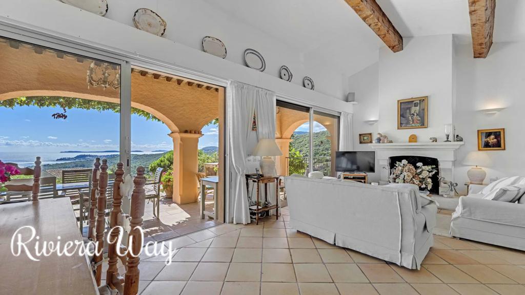 8 room villa in La Croix-Valmer, photo #4, listing #104300112
