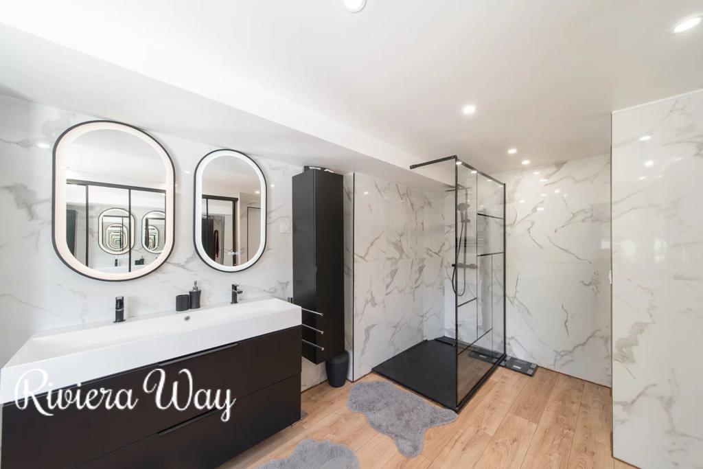 8 room villa in Mougins, photo #9, listing #105737898